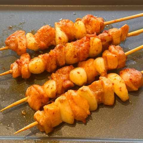 Signature Garlic Chicken Skewers x 2 | 招牌蒜爆鸡肉2串(限量)